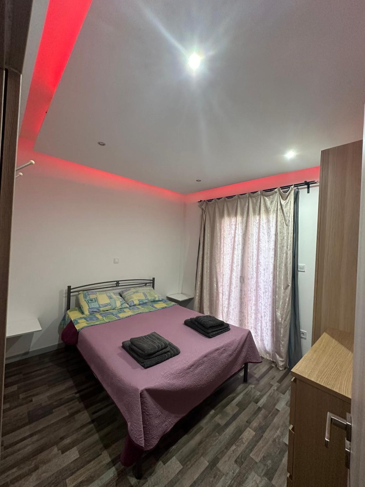 Apartment Center Piraeus Location Kastella Passalimani Port Eksteriør billede