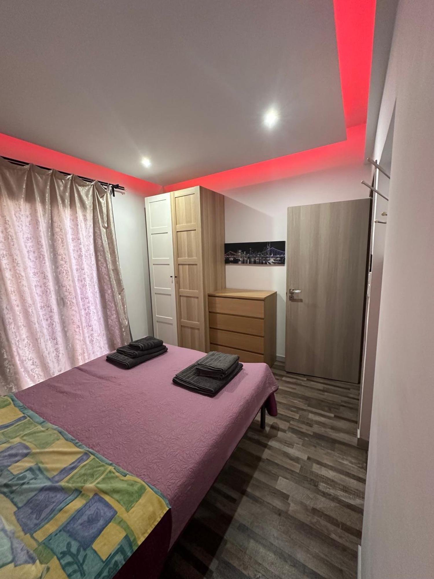 Apartment Center Piraeus Location Kastella Passalimani Port Eksteriør billede